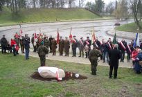 Uroczystość odsłonięcia pamiątkowej Tablicy stracenia trzech żołnierzy AK w dniu 12.03.2016